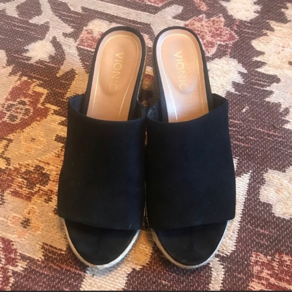 Vionic Espadrille Wedges - size 9